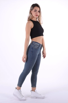 Ein Bekleidungsmodell aus dem Großhandel trägt 37453 - Jeans - Blue, türkischer Großhandel Jeans von XLove