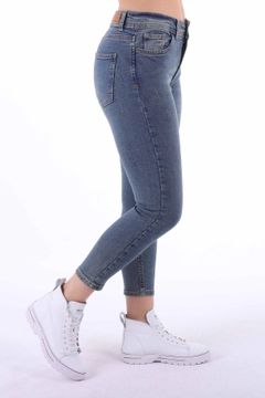 Una modella di abbigliamento all'ingrosso indossa 37453 - Jeans - Blue, vendita all'ingrosso turca di Jeans di XLove