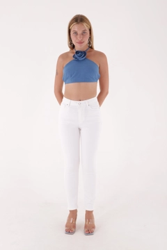 Ein Bekleidungsmodell aus dem Großhandel trägt 37515 - Jeans - White, türkischer Großhandel Jeans von XLove
