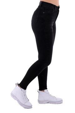 Una modella di abbigliamento all'ingrosso indossa 37462 - Jeans - Anthracite, vendita all'ingrosso turca di Jeans di XLove