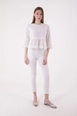 Ένα μοντέλο χονδρικής πώλησης ρούχων φοράει 37488-jeans-white, τούρκικο  χονδρικής πώλησης από 