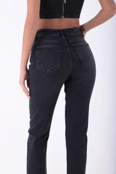 Ein Bekleidungsmodell aus dem Großhandel trägt 37443 - Jeans - Anthracite, türkischer Großhandel Jeans von XLove