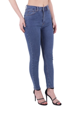 Модель оптовой продажи одежды носит 40275 - Jeans - Blue, турецкий оптовый товар Джинсы от XLove.