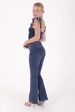 Bir model, XLove toptan giyim markasının 40277 - Jeans - Dark Blue toptan Kot Pantolon ürününü sergiliyor.