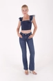 Una modella di abbigliamento all'ingrosso indossa 40277-jeans-dark-blue, vendita all'ingrosso turca di  di 