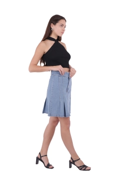 Ένα μοντέλο χονδρικής πώλησης ρούχων φοράει 45200 - Skirt - Blue, τούρκικο Φούστα χονδρικής πώλησης από XLove