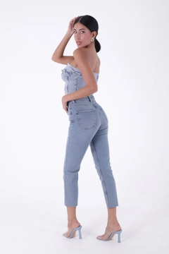 Ein Bekleidungsmodell aus dem Großhandel trägt XLO10009 - Jeans - Blue, türkischer Großhandel Jeans von XLove