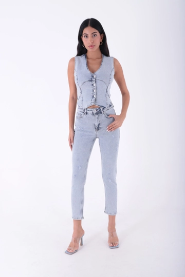 Ein Bekleidungsmodell aus dem Großhandel trägt  Jeans - Hellblau
, türkischer Großhandel Jeans von XLove