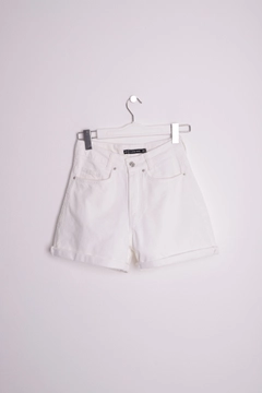 A wholesale clothing model wears XLO10061 - Denim Shorts - White, Turkish wholesale Denim Shorts of XLove