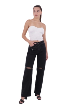 Een kledingmodel uit de groothandel draagt xlo10121-jeans-anthracite, Turkse groothandel Jeans van XLove