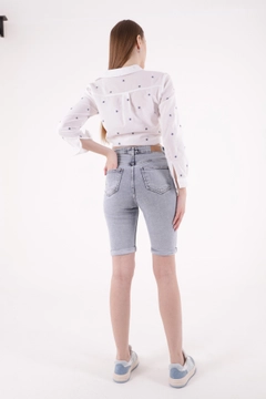 A wholesale clothing model wears xlo10132-denim-shorts-light-blue, Turkish wholesale Denim Shorts of XLove