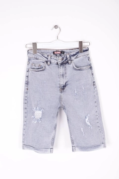 A wholesale clothing model wears xlo10132-denim-shorts-light-blue, Turkish wholesale Denim Shorts of XLove