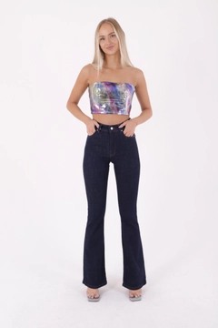 Una modella di abbigliamento all'ingrosso indossa xlo10166-high-waist-and-wide-leg-skinny-jean-navy-blue, vendita all'ingrosso turca di Jeans di XLove