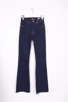 A wholesale clothing model wears xlo10166-high-waist-and-wide-leg-skinny-jean-navy-blue, Turkish wholesale Jeans of XLove