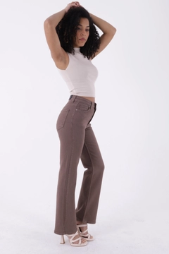 A wholesale clothing model wears xlo10222-stitched-wide-leg-relax-jeans-gray, Turkish wholesale Jeans of XLove