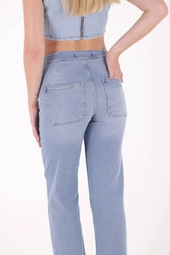 Una modella di abbigliamento all'ingrosso indossa 40270 - Jeans - Light Blue, vendita all'ingrosso turca di Jeans di XLove