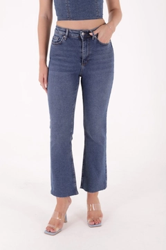 Ein Bekleidungsmodell aus dem Großhandel trägt XLO10001 - Jeans - Dark Blue, türkischer Großhandel Jeans von XLove