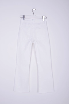 Una modella di abbigliamento all'ingrosso indossa xlo10145-jeans-white, vendita all'ingrosso turca di Jeans di XLove
