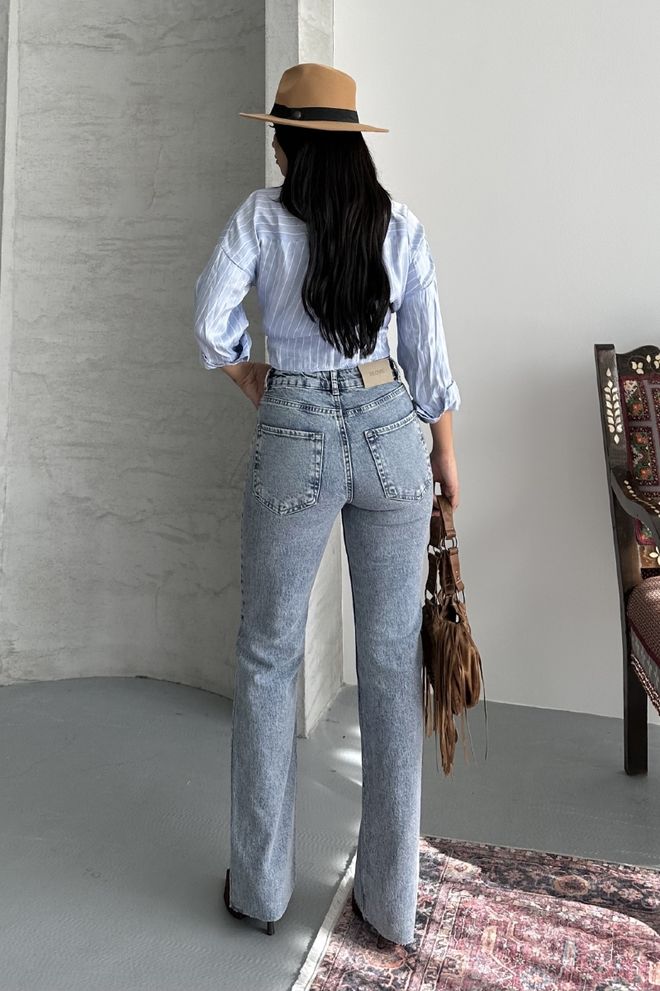 XLove Blauwe Mom Jeans Met Hoge Taille En Rechte Pijp (Blue Mom Jeans With High Waist And Straight Leg) Groothandel Kleding 1
