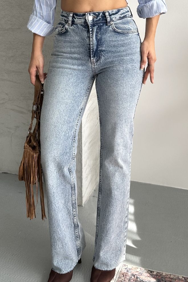 XLove Blauwe Mom Jeans Met Hoge Taille En Rechte Pijp (Blue Mom Jeans With High Waist And Straight Leg) Groothandel Kleding Boho