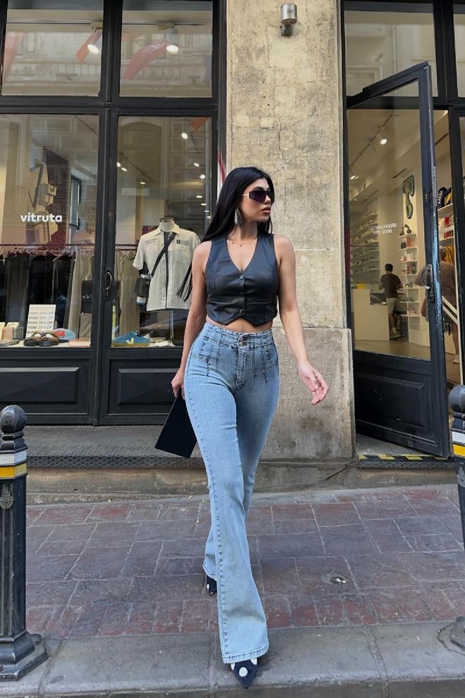 XLove Vaqueros Mom Azul Con Pierna Acampanada Y Cintura Alta Blue Mom Jeans With Flare Leg And High Waist Ropa al por mayor 5