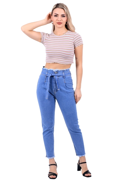 A model wears 37427 - Jeans - Light Blue, wholesale Jeans of XLove to display at Lonca