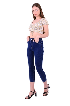 A model wears 37458 - Jeans - Navy Blue, wholesale Jeans of XLove to display at Lonca