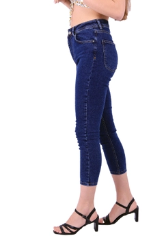 Een kledingmodel uit de groothandel draagt 37458 - Jeans - Navy Blue, Turkse groothandel Jeans van XLove