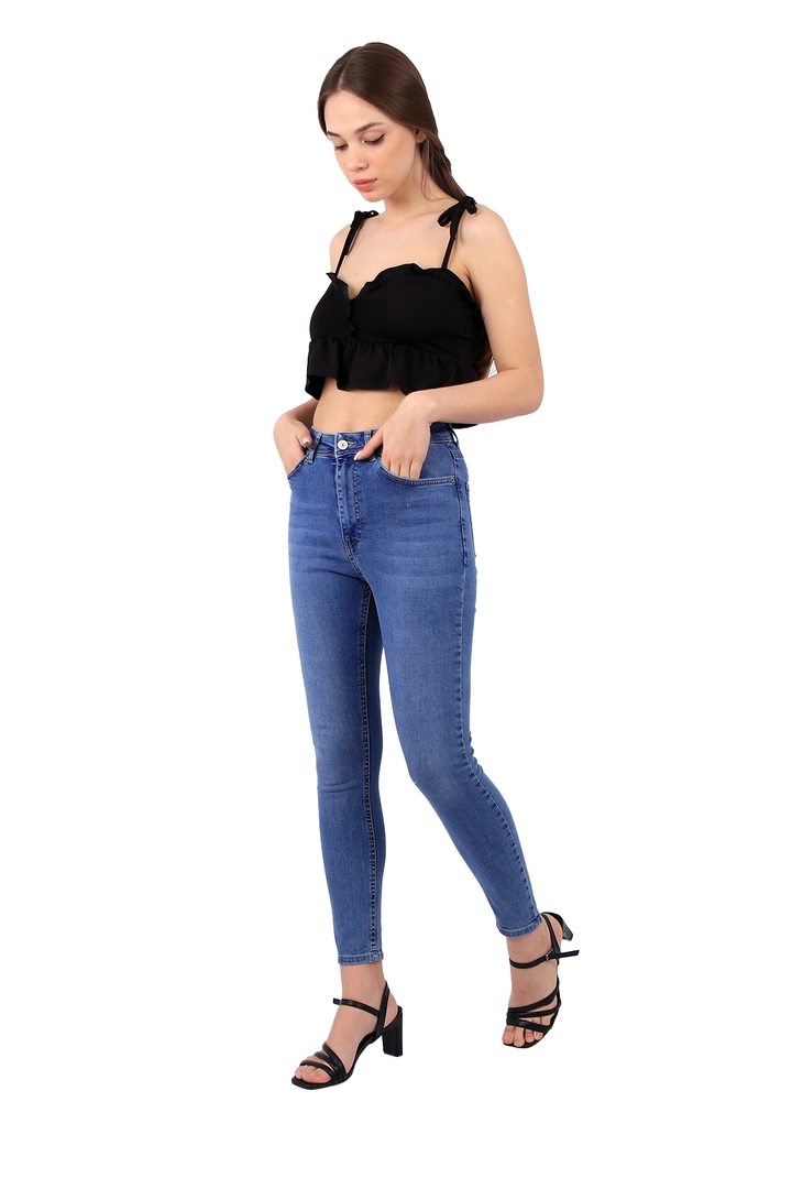 Una modella di abbigliamento all'ingrosso indossa 37470 - Jeans - Light Blue, vendita all'ingrosso turca di Jeans di XLove