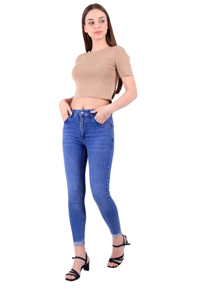 A model wears 37487 - Jeans - Light Blue, wholesale Jeans of XLove to display at Lonca