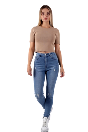A model wears 37495 - Jeans - Light Blue, wholesale Jeans of XLove to display at Lonca