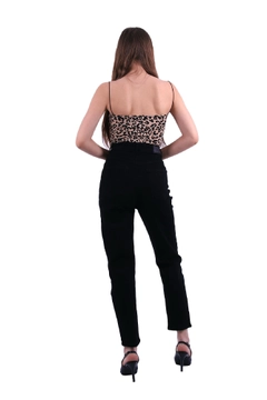 Ένα μοντέλο χονδρικής πώλησης ρούχων φοράει 37510 - Jeans - Black, τούρκικο Τζιν χονδρικής πώλησης από XLove