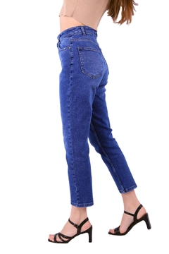 Een kledingmodel uit de groothandel draagt 37511 - Jeans - Navy Blue, Turkse groothandel Jeans van XLove