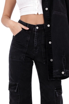 Een kledingmodel uit de groothandel draagt 46367 - Jeans - Anthracite, Turkse groothandel Jeans van XLove