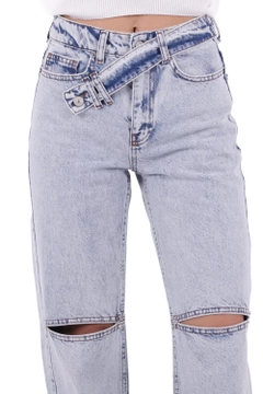 Una modella di abbigliamento all'ingrosso indossa XLO10043 - Jeans - Ice Blue, vendita all'ingrosso turca di Jeans di XLove