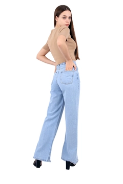 Модель оптовой продажи одежды носит XLO10016 - Jeans - Ice Blue, турецкий оптовый товар Джинсы от XLove.