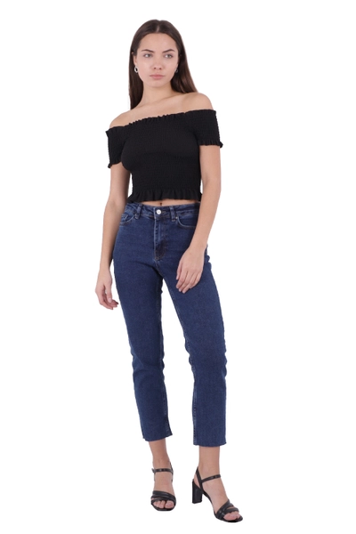 A model wears XLO10038 - Jeans - Dark Blue, wholesale Jeans of XLove to display at Lonca