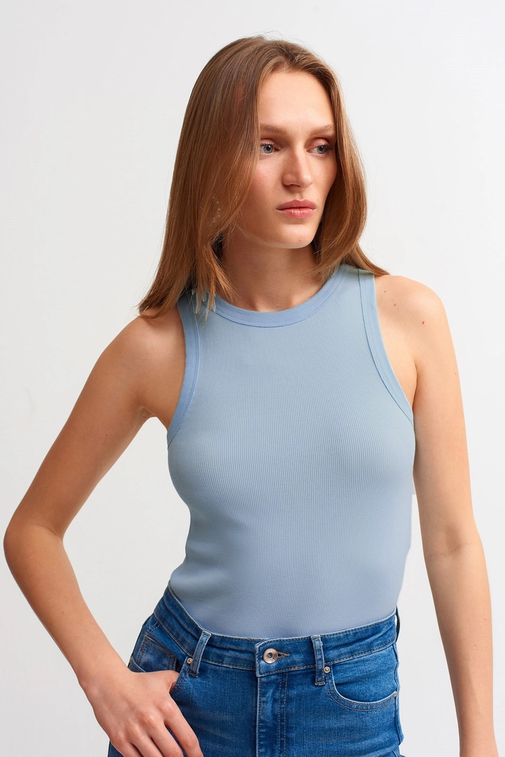 A wholesale clothing model wears lav10015-ribbed-halter-neck-knitted-undershirt, Turkish wholesale Undershirt of la & vetta