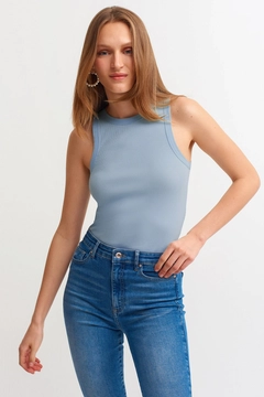 A wholesale clothing model wears lav10015-ribbed-halter-neck-knitted-undershirt, Turkish wholesale Undershirt of la & vetta