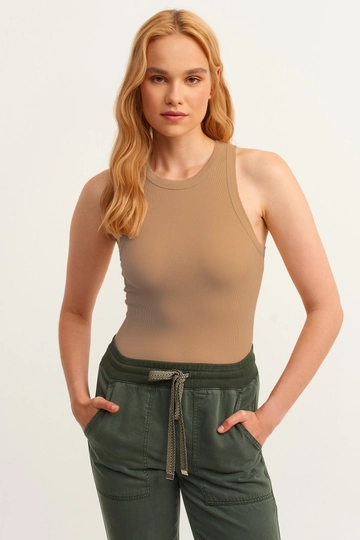 A wholesale clothing model wears  Ribbed Halter Neck Knitted Undershirt
, Turkish wholesale Undershirt of la & vetta