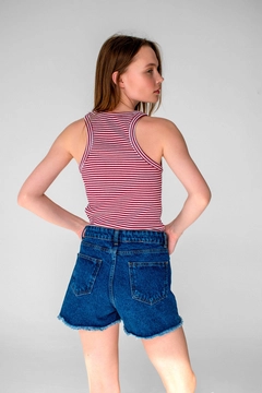 A wholesale clothing model wears lav10012-striped-ribbed-halter-neck-sleeveless-undershirt, Turkish wholesale Undershirt of la & vetta