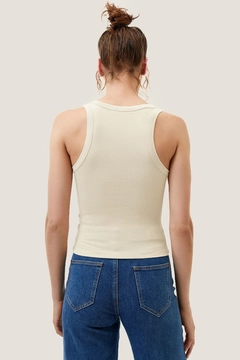 A wholesale clothing model wears lav10041-ribbed-halter-neck-knitted-undershirt, Turkish wholesale Undershirt of la & vetta