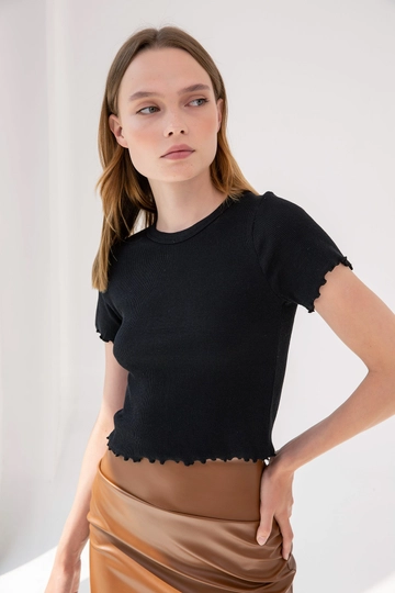 A wholesale clothing model wears  Ruffle Detailed Crop T-shirt
, Turkish wholesale Tshirt of la & vetta