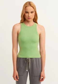A wholesale clothing model wears lav10074-ribbed-halter-neck-knitted-undershirt, Turkish wholesale Undershirt of la & vetta