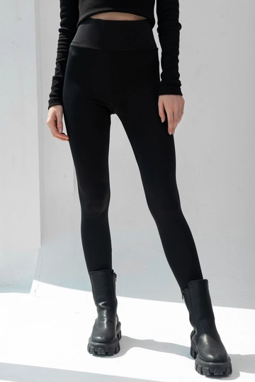 Una modelo de ropa al por mayor lleva  Medias De Cintura Extra Alta
, Leggings turco al por mayor de la & vetta