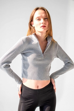 A wholesale clothing model wears lav10114-zippered-crop-blouse-with-ankle-detail, Turkish wholesale Crop Top of la & vetta